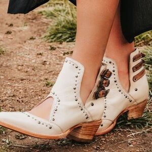 Freebird by Steven Melody Western Sandals NWT runs big not included in promotion